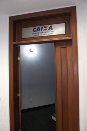 Departamento Jurídico da CEF analisa legalidade na aprovação de empréstimos para Divinópolis - “Esse dinheiro não vai sair assim tão fácil como imaginam” porta de entrada da cef